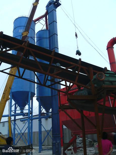 斗式提升機(jī)在生產(chǎn)線中安裝 斗式提升機(jī)在生產(chǎn)線中安裝