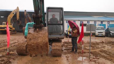 工程機械設備在多雨季節保養相當重要 www.hnxd.net.cn